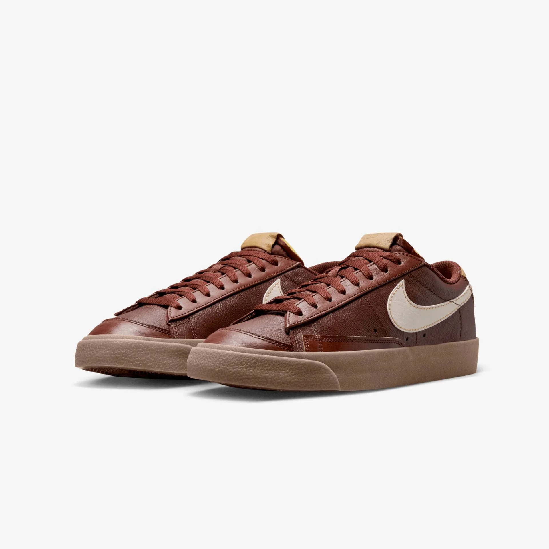 Nike | BLAZERLOW '77 EMB { OXEN BROWN/ELEMENTAL GOLD