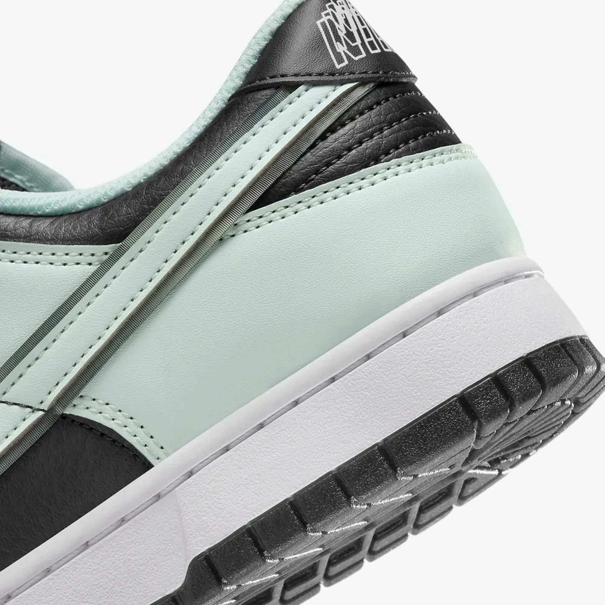 Nike | DUNK LOW RETRO PREMIUM  { DK SMOKE GREY/BARELY GREEN-WHITE