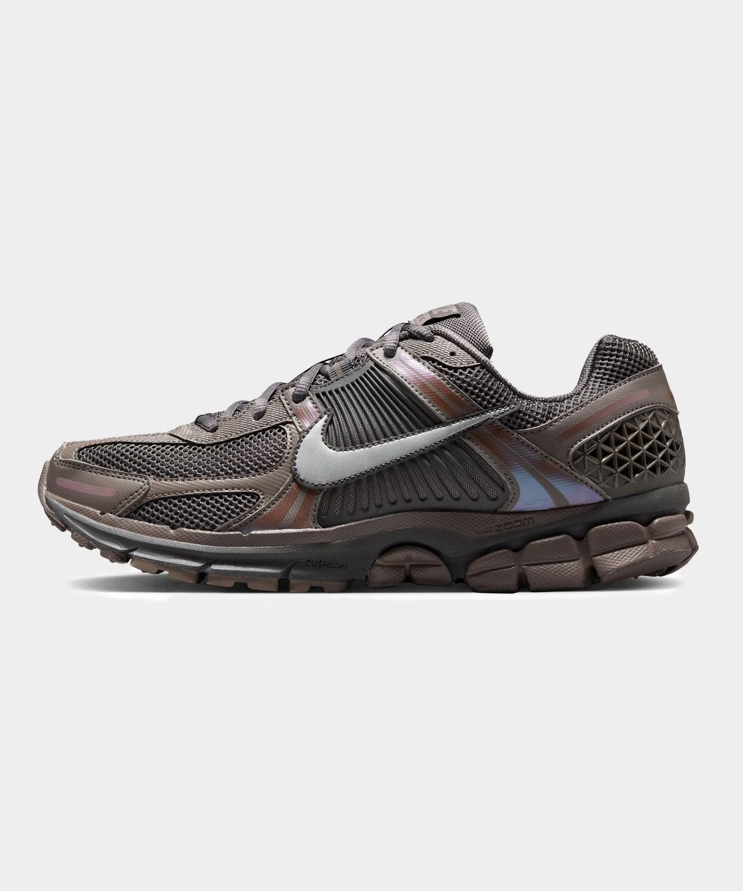 Nike Zoom Vomero 5 in Cave Stone   Metallic Silver