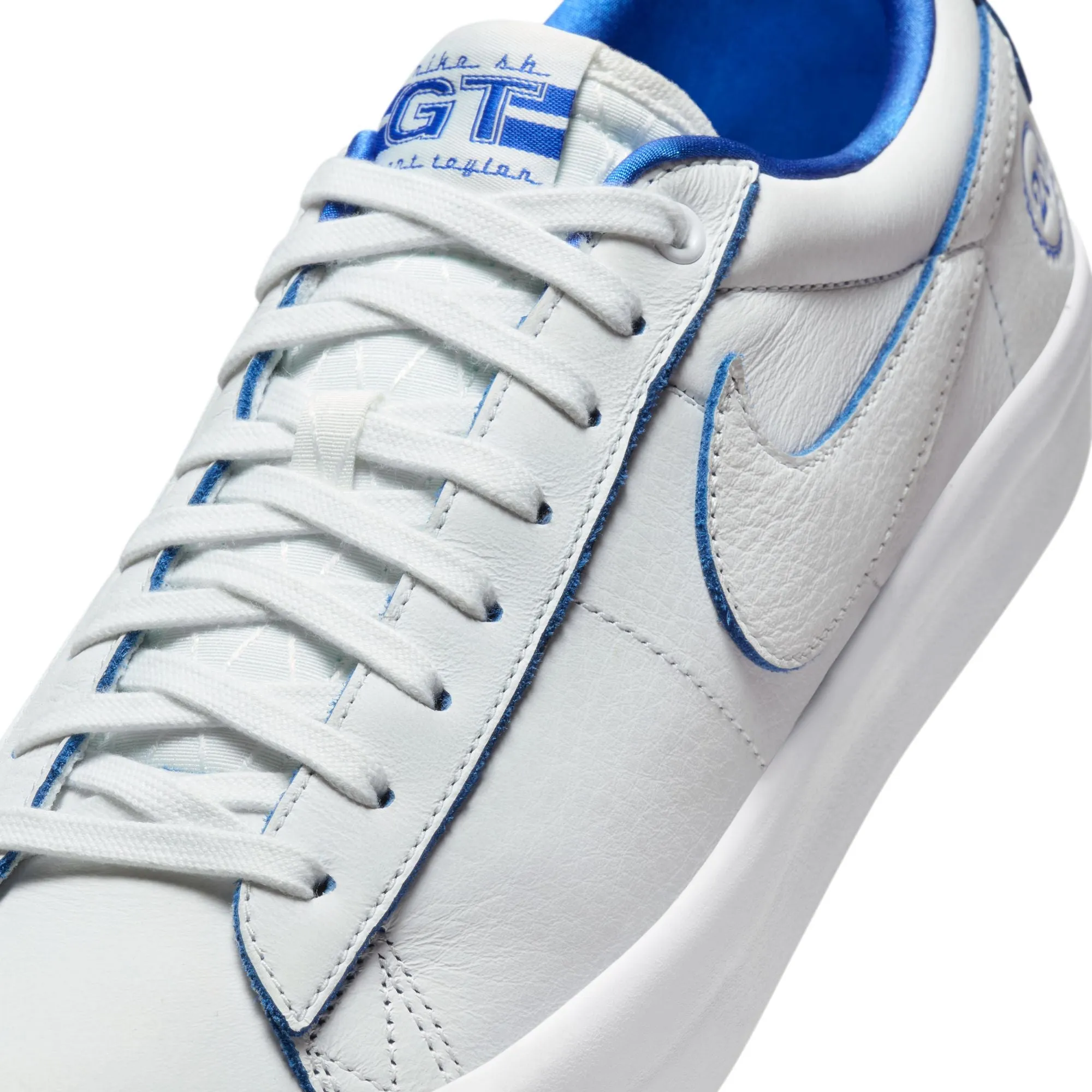 SB BLAZER LOW PRO GT PRM SUMMIT WHITE / GAME ROYAL